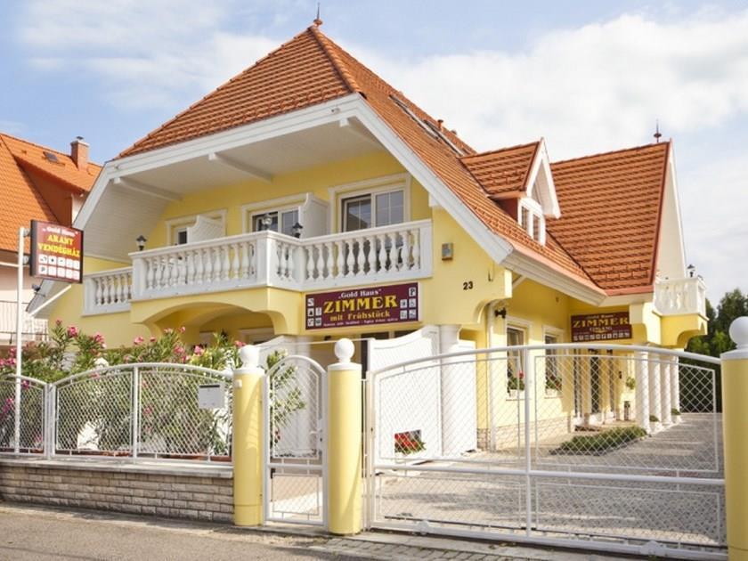 Gold House Pension Balatonfüred Exteriör bild